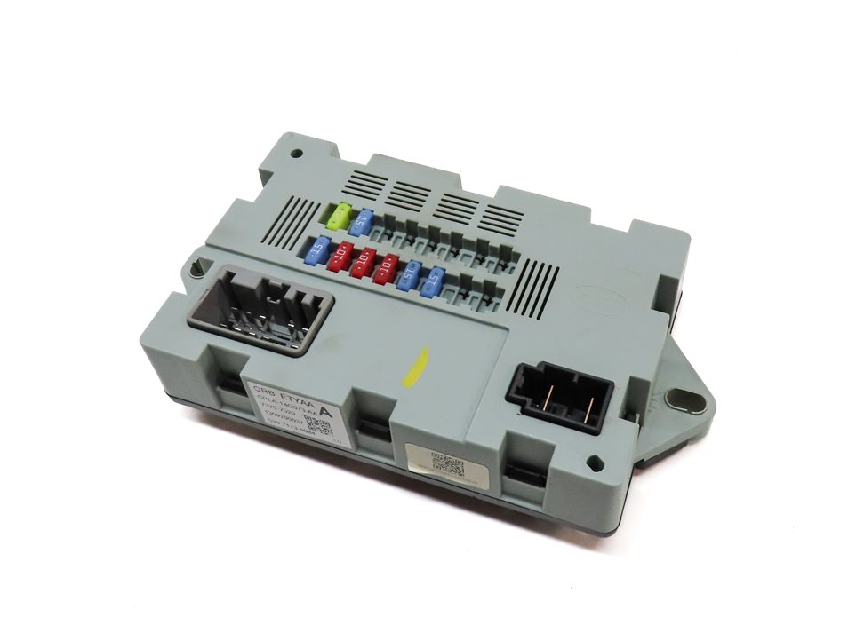 Thumbnail 1: 2014 RANGE ROVER SPORT (L494) 3.0L SUPER ENGINE CABIN FUSE JUNCTION BOX