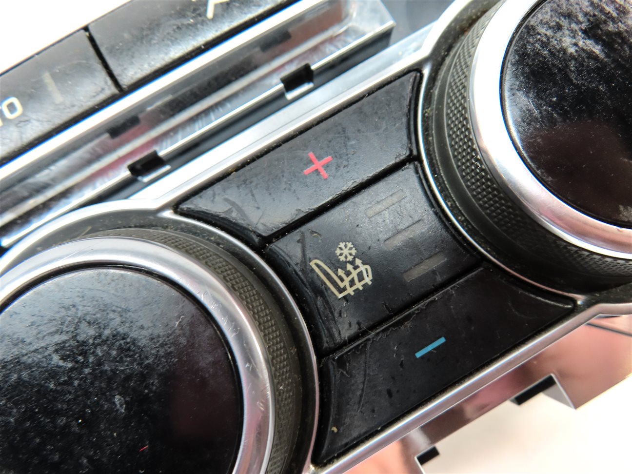 Thumbnail 9: 14-15 RANGE ROVER SPORT (L494) REAR HEATER AC TEMPERATURE CONTROL (HEATED SEATS)