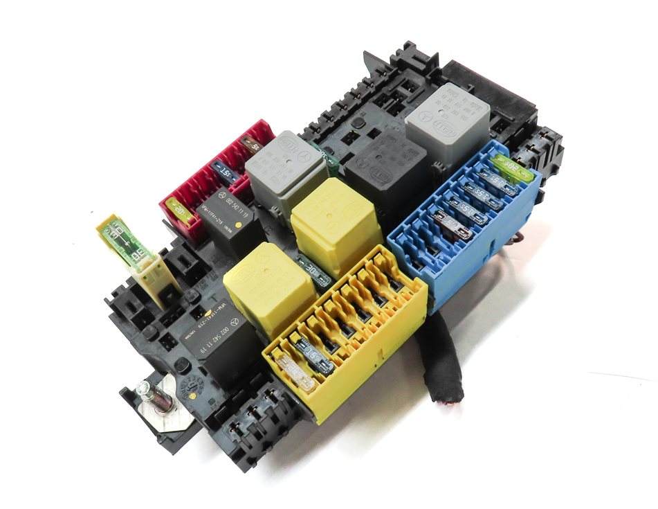 Thumbnail 3: 2012 MERCEDES ML350 (W166) 3.5L (276.955) ENGINE CABIN FUSE RELAY BOX PANEL