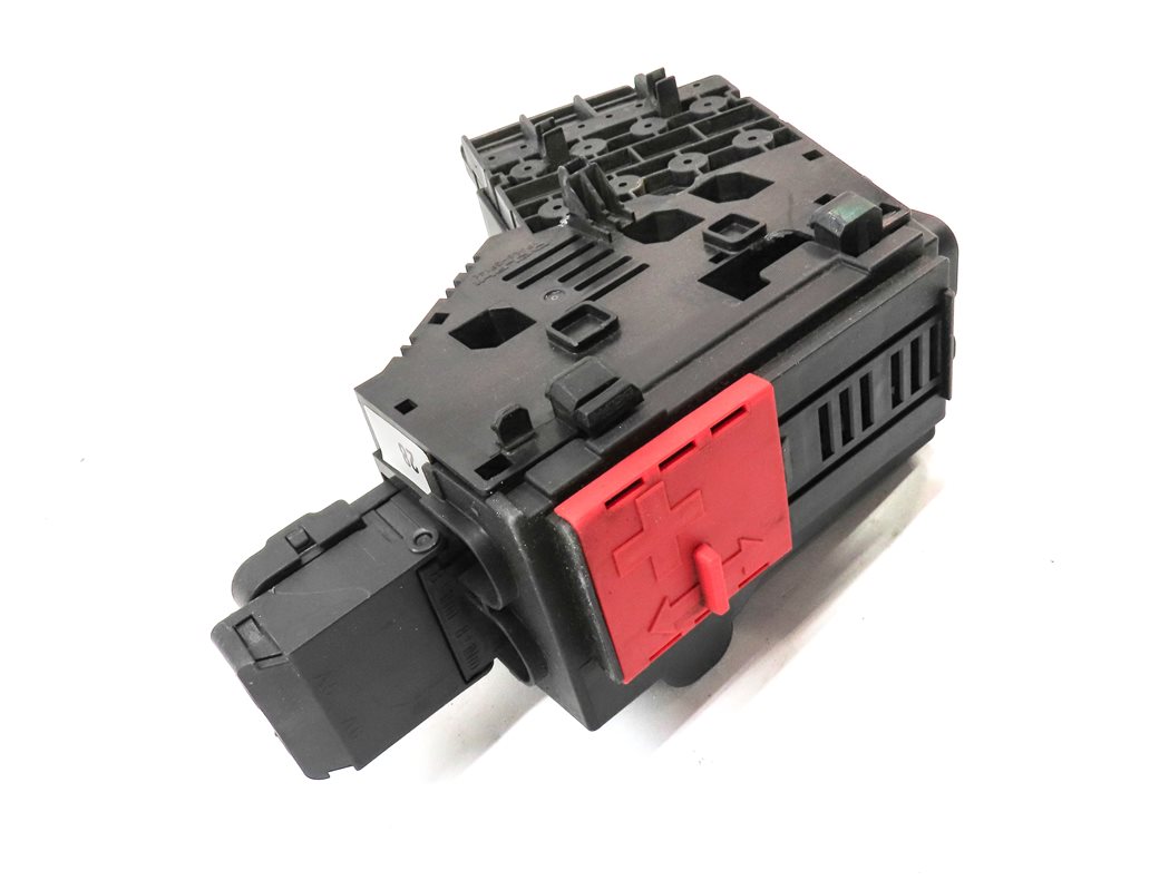 Thumbnail 3: 2012 MERCEDES ML350 (W166) 3.5L (276.955) POSITIVE BATTERY TERMINAL JUNCTION BOX