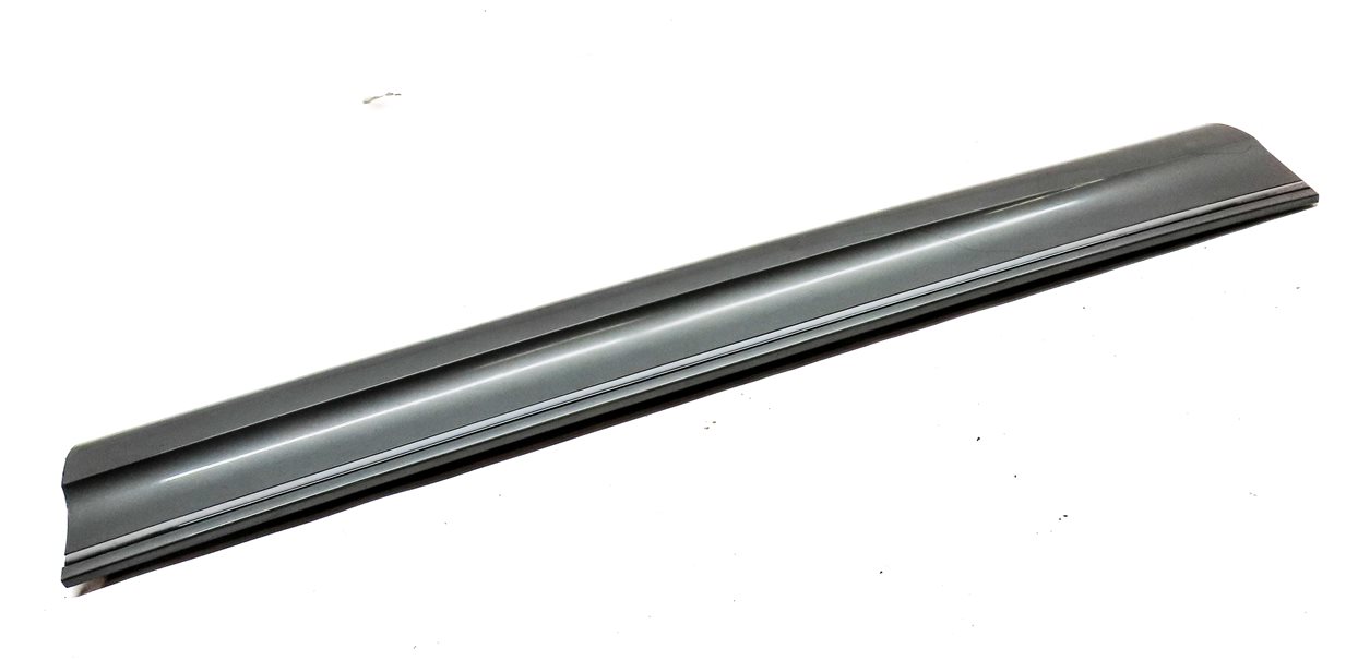 Thumbnail 3: 10-15 AUDI Q7 (4L) FRONT LEFT DRIVER LOWER EXTERIOR DOOR TRIM MOULDING (Gray)