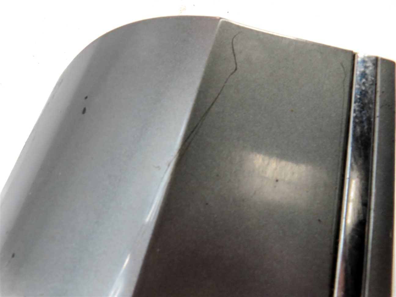 Thumbnail 9: 10-15 AUDI Q7 (4L) FRONT LEFT DRIVER LOWER EXTERIOR DOOR TRIM MOULDING (Gray)