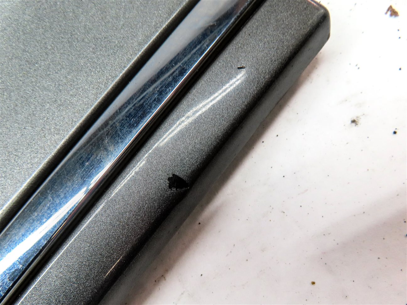 Thumbnail 10: 2010-2015 AUDI Q7 (4L) REAR LEFT LOWER DOOR MOULDING TRIM PANEL (Gray)