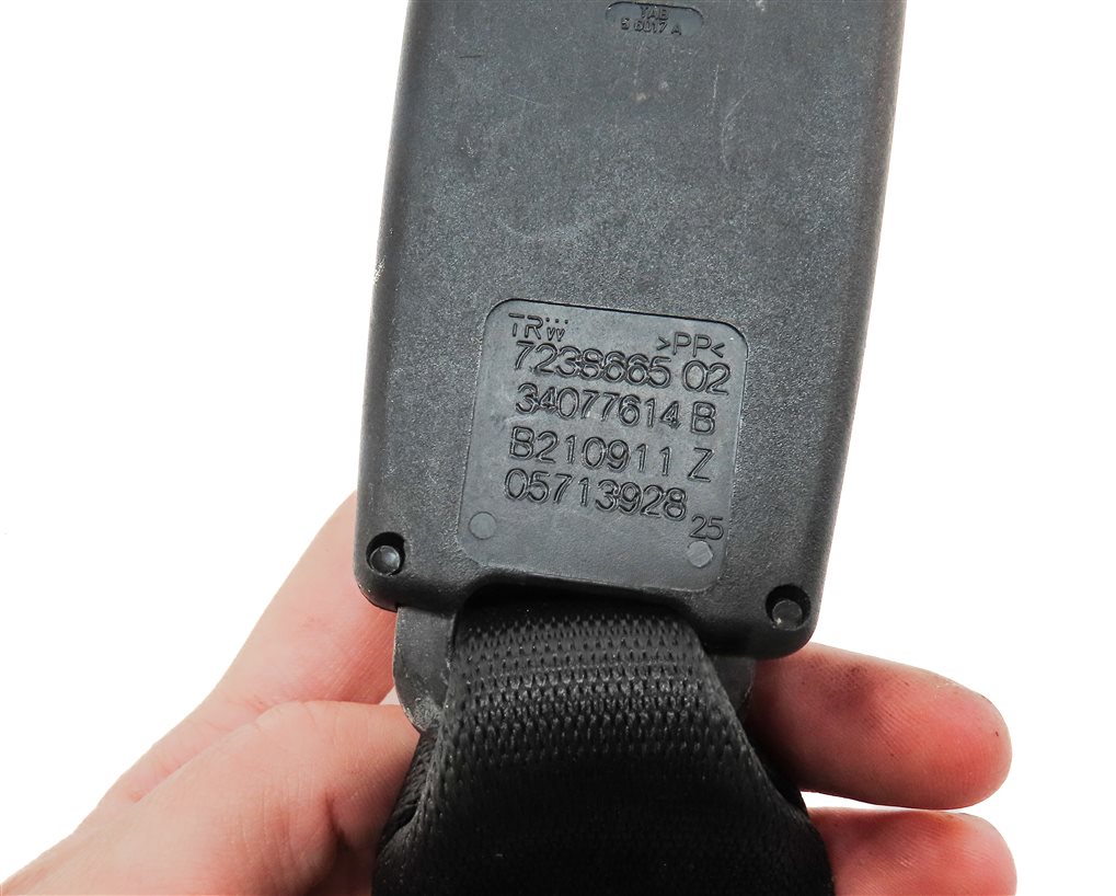 Thumbnail 12: 12 BMW 550I (F10) REAR LEFT CENTER RIGHT SEATBELT BUCKLE RECEIVER SET/4 (Black)