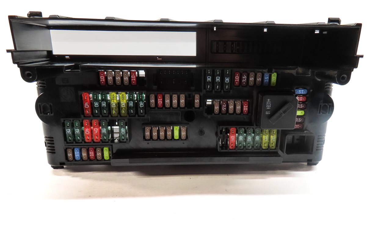 Thumbnail 5: 2012 BMW 5 6 7 SERIES F01 F10 F12 FRONT POWER DISTRIBUTION FUSE RELAY MODULE