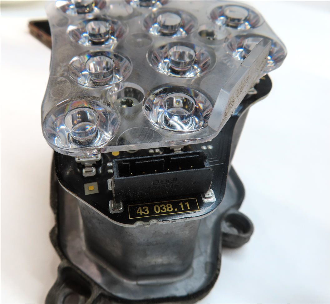 Thumbnail 6: 2012 BMW 550I (F10) FRONT LED TURN SIGNAL BLINKER CONTROL MODULE