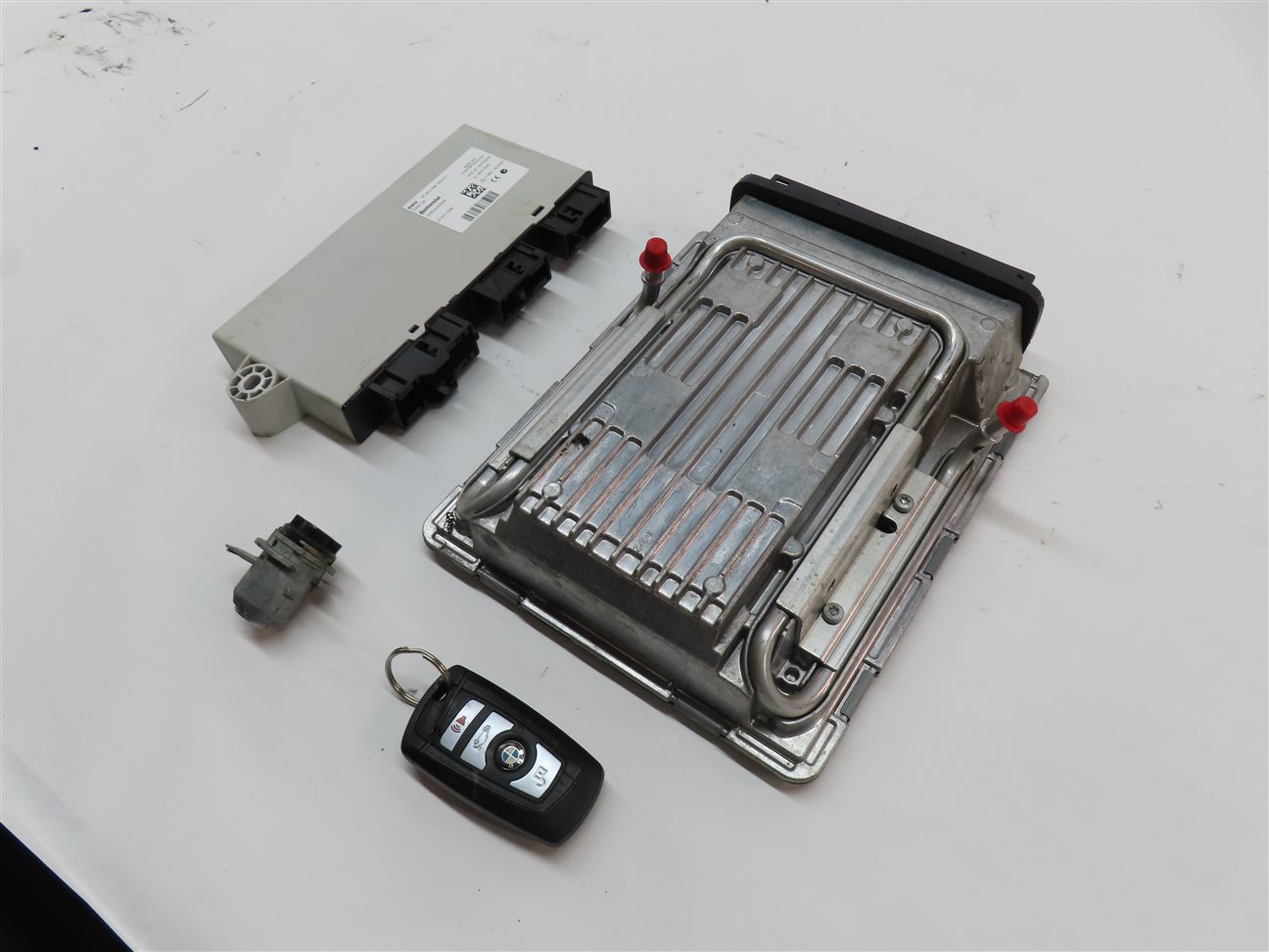 Thumbnail 3: 09-13 BMW 550i 650i 750i B7 (F01 F06 F10) 4.4L TURBO ENGINE CAS 4 MODULE KEY SET