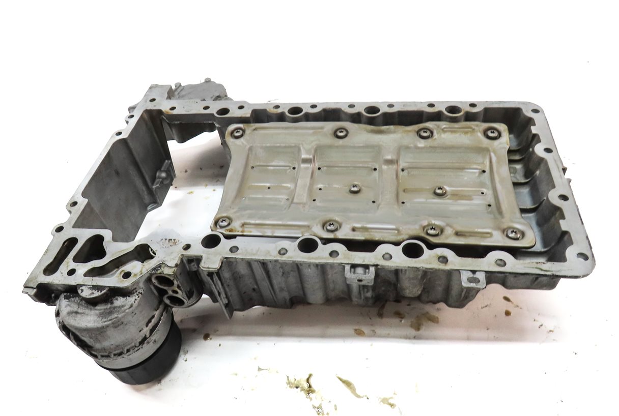 Thumbnail 6: 09-19 BMW 550i 550iGT 650i 750i F01 F07 F10 RWD 4.4L N63 UPPER ENGINE OIL PAN