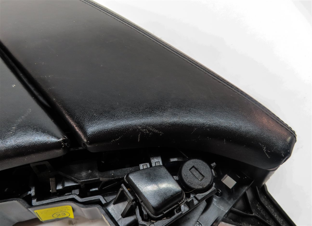 Thumbnail 8: 12-16 BMW 528i 535i 550i ACTIVEHYBRID 5 (F10) CENTER CONSOLE ARMREST (Black)