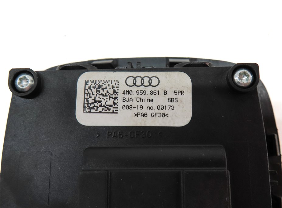 Thumbnail 6: 2019 AUDI Q7 (4M) REAR 3rd THIRD ROW FOLDING SEAT POSITION SWITCH BUTTON