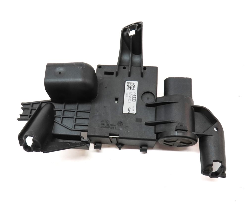 Thumbnail 4: 2019 AUDI Q7 (4M) POSITIVE BATTERY TERMINAL POWER JUNCTION FUSE PLATE