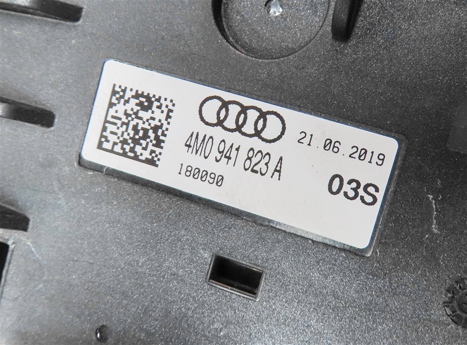 Thumbnail 5: 2019 AUDI Q7 (4M) POSITIVE BATTERY TERMINAL POWER JUNCTION FUSE PLATE