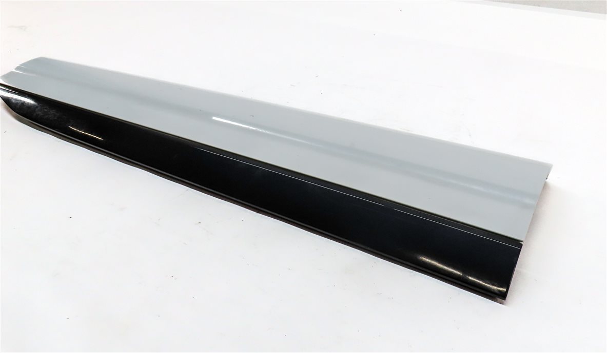 2017-2019 AUDI Q7 (4M) RIGHT FRONT PASSENGER DOOR RUNNER MOULDING TRIM (White)