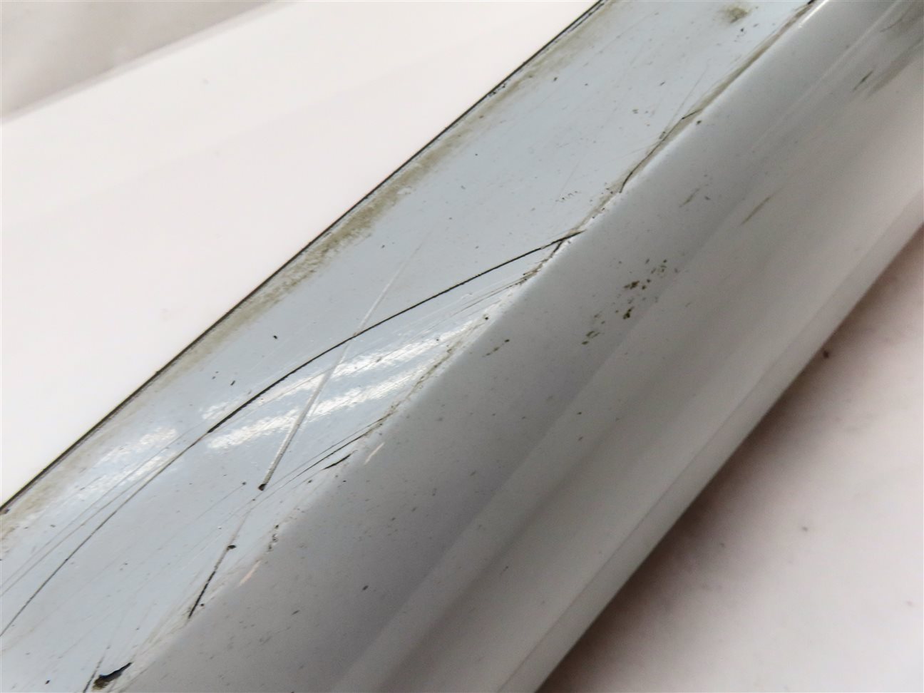 Thumbnail 9: 2017-2019 AUDI Q7 (4M) RIGHT FRONT PASSENGER DOOR RUNNER MOULDING TRIM (White)