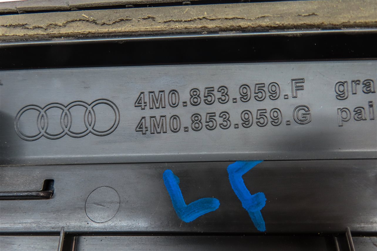Thumbnail 7: 2017-2019 AUDI Q7 (4M) FRONT LEFT DRIVER LOWER DOOR MOULDING TRIM (White)