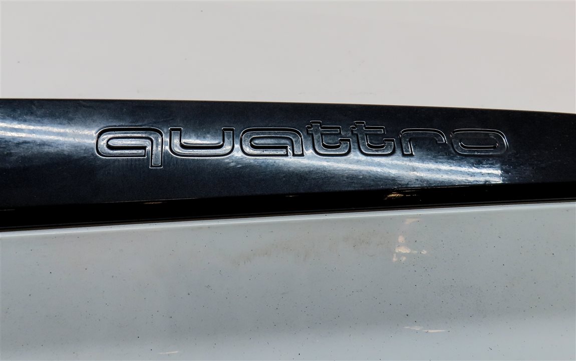 Thumbnail 4: 2017-2019 AUDI Q7 (4M) REAR LEFT DOOR LOWER MOULDING RUNNER TRIM (White)