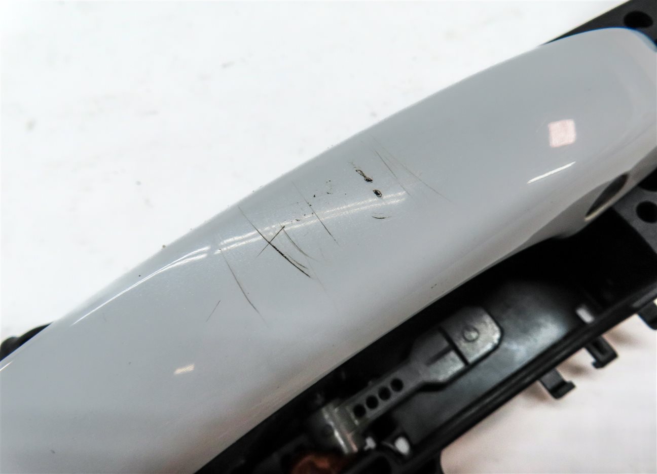 Thumbnail 6: 2017-2020 AUDI Q7 (4M) FRONT RIGHT PASSENGER KEYLESS DOOR HANDLE (White)