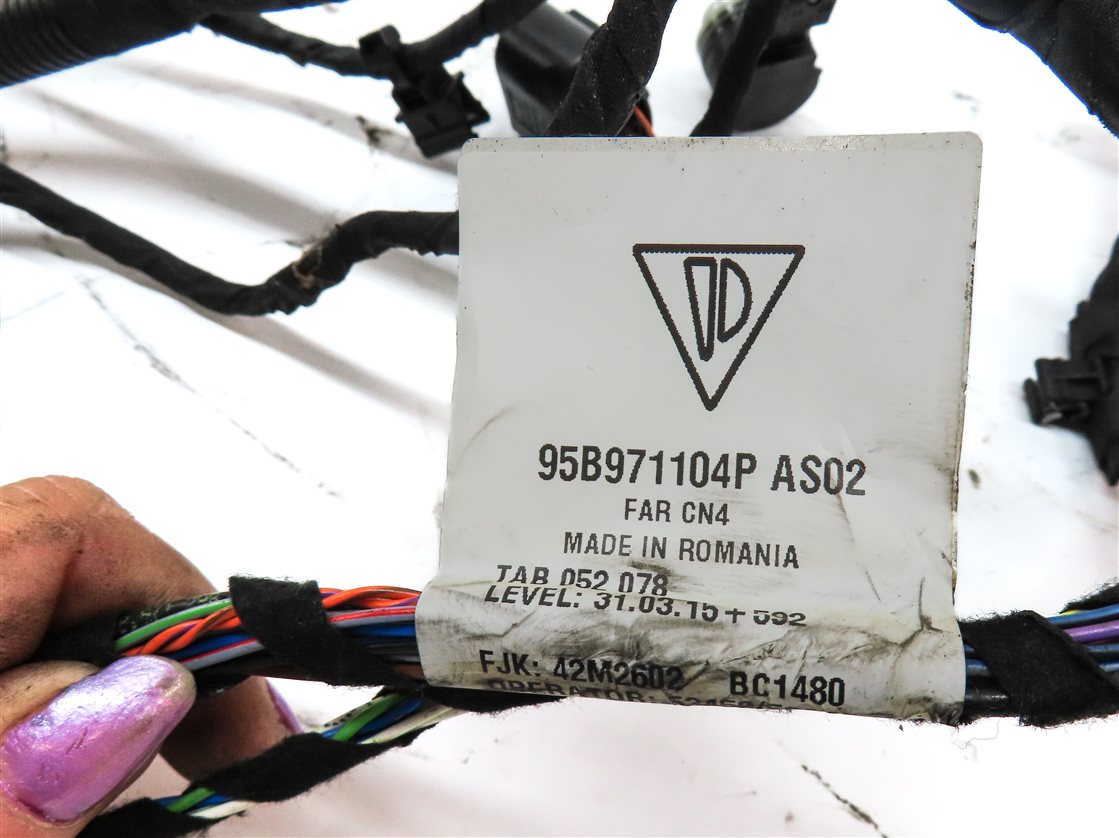 Thumbnail 4: 2016 PORSCHE MACAN (95B) REAR PDC PARK ASSIST SENSOR SET w/ HARNESS (White)