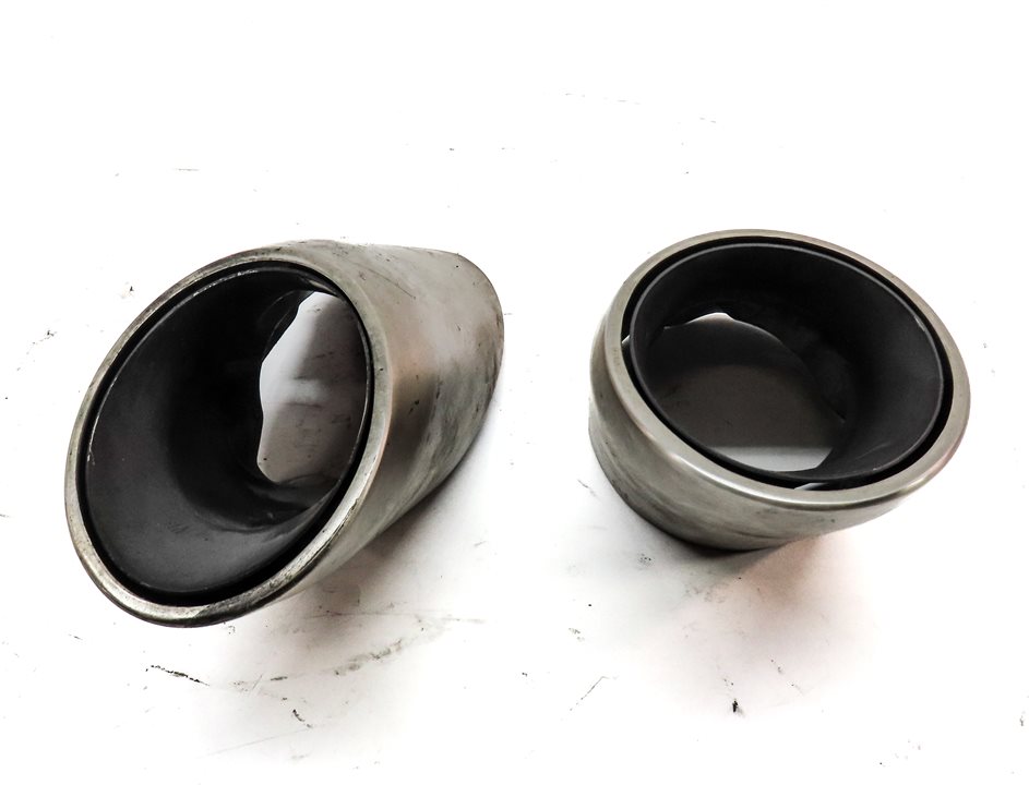 Thumbnail 2: 15-21 PORSCHE MACAN S (95B) REAR LEFT DRIVER EXHAUST TIP SET MUFFLER PIPE TRIM