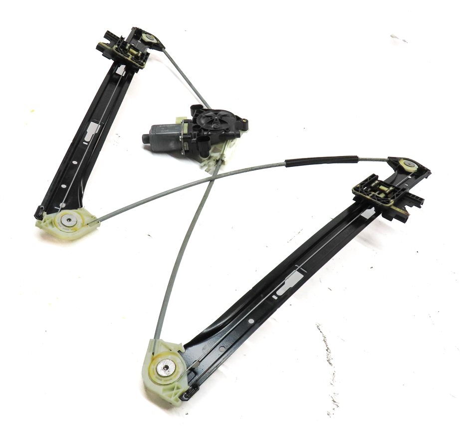 Thumbnail 1: 15-19 PORSCHE MACAN (95B) FRONT RIGHT PASSENGER DOOR WINDOW REGULATOR w/ MOTOR