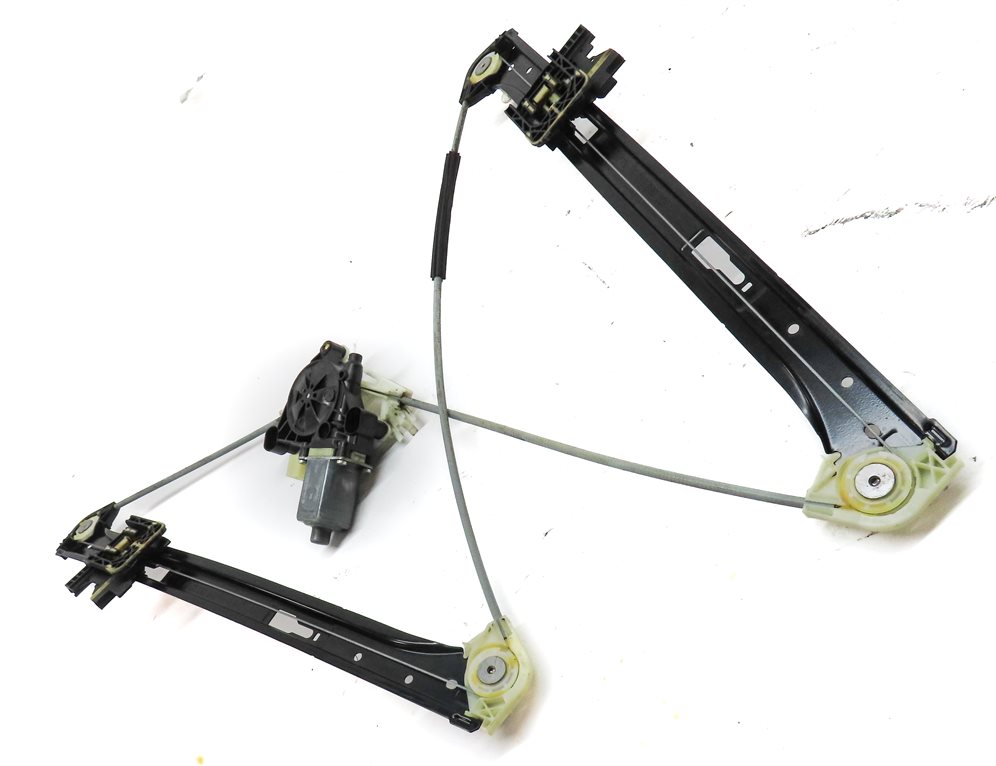 Thumbnail 3: 15-19 PORSCHE MACAN (95B) FRONT RIGHT PASSENGER DOOR WINDOW REGULATOR w/ MOTOR
