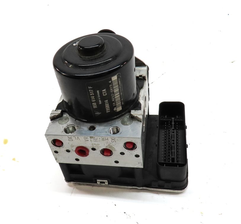 Thumbnail 2: 2015-2016 PORSCHE MACAN (95B) ANTI LOCK ABS BRAKE PUMP w/ MODULE
