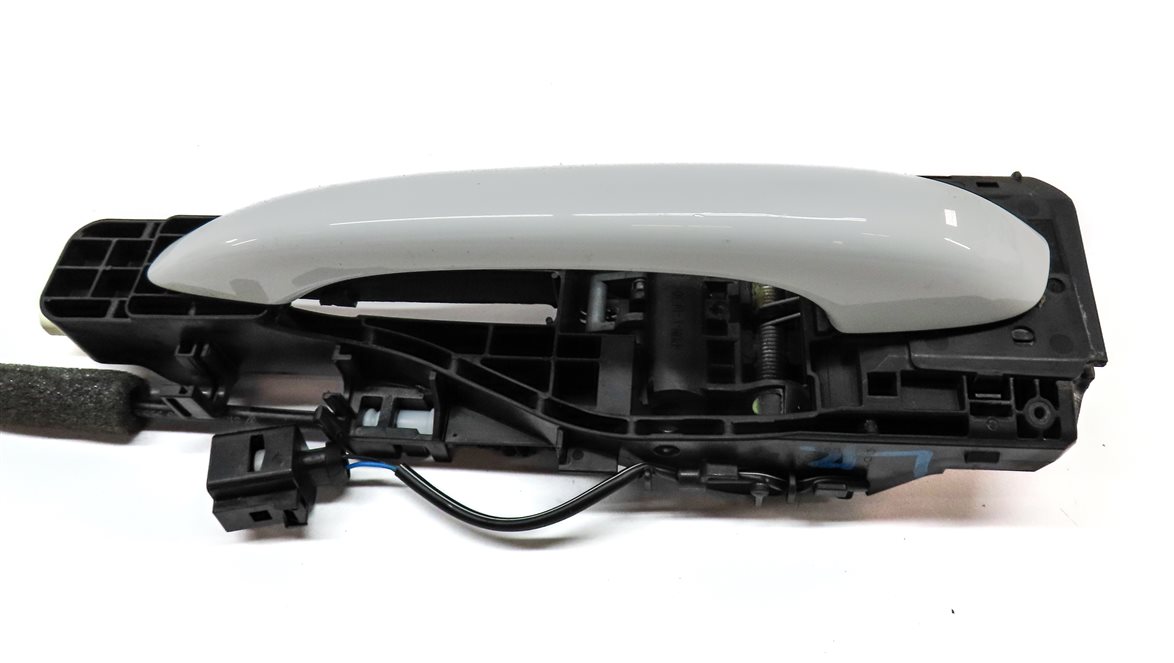 Thumbnail 4: 2015-2019 PORSCHE MACAN (95B) REAR LEFT EXTERIOR DOOR HANDLE (White)