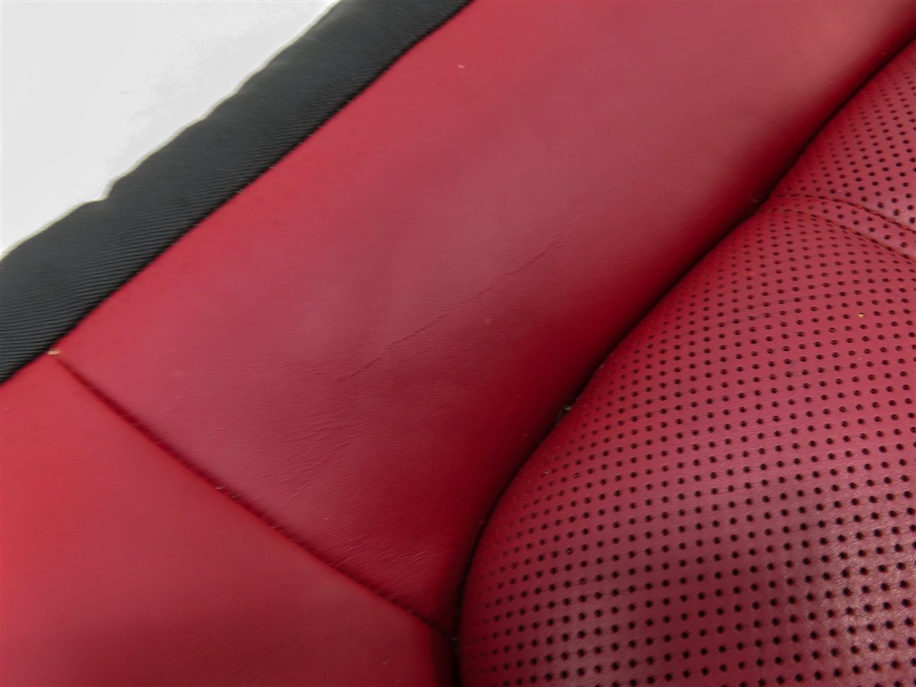 Thumbnail 9: 2015-2018 MACAN (95B) FRONT RIGHT PASSENGER BOTTOM VENT SPORT SEAT CUSHION (Red)