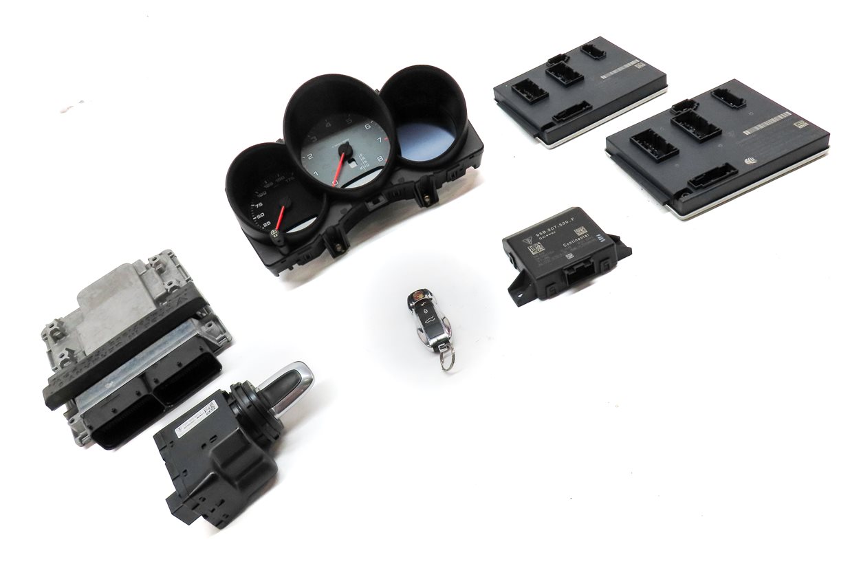 Thumbnail 4: 15-16 MACAN 95B 3.0L MCT.MA ENGINE ECM ECU BCM SPEEDO IMMOBILIZER MODULE KEY SET
