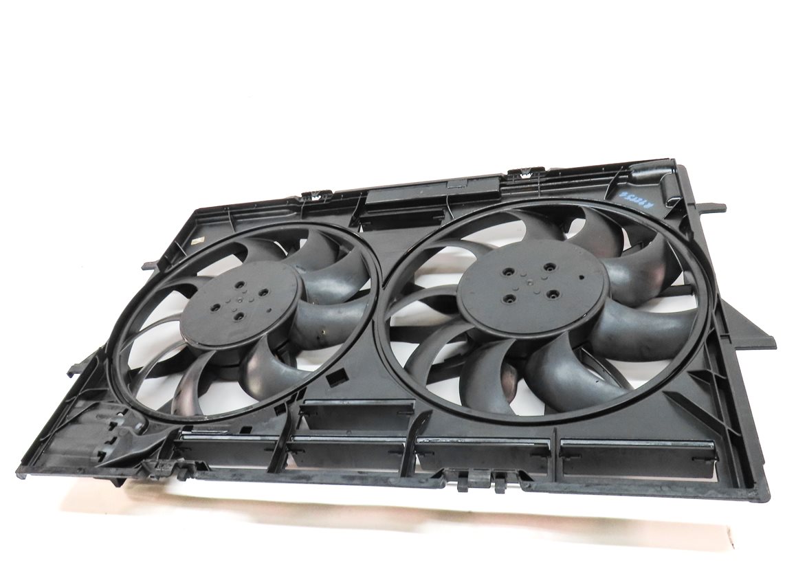 Thumbnail 2: 2015-2018 PORSCHE MACAN (95B) 3.0L 3.6L RADIATOR DUAL COOLING FAN w/ SHROUD