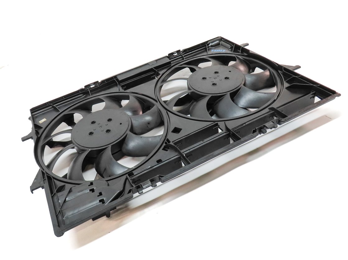 Thumbnail 3: 2015-2018 PORSCHE MACAN (95B) 3.0L 3.6L RADIATOR DUAL COOLING FAN w/ SHROUD