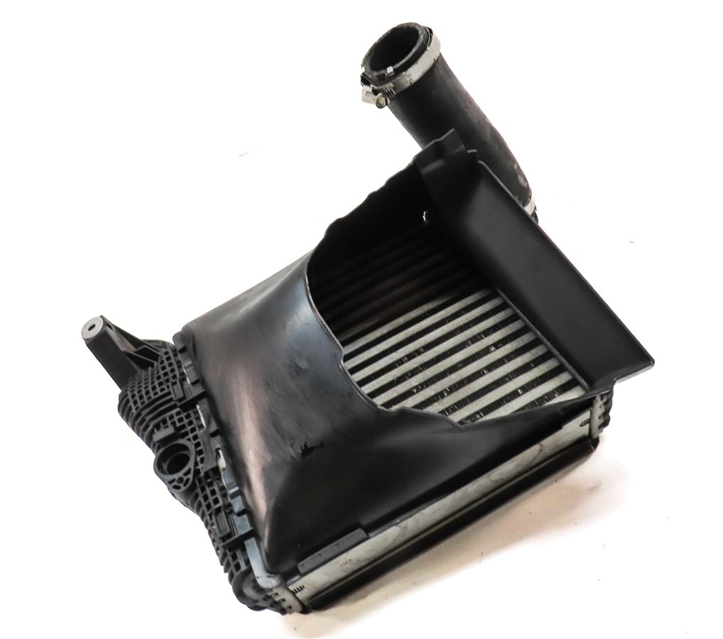 Thumbnail 3: 2015-2018 PORSCHE MACAN (95B) 3.0L 3.6L ENGINE LEFT INTERCOOLER COOLER w/ DUCT