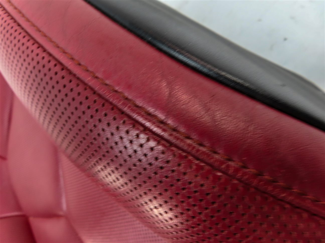 Thumbnail 8: 15-18 MACAN (95B) FRONT LEFT DRIVER UPPER TOP VENTED SPORT SEAT CUSHION (Red)