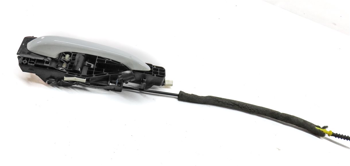 Thumbnail 2: 2015-2019 PORSCHE MACAN (95B) REAR RIGHT EXTERIOR DOOR HANDLE (White)