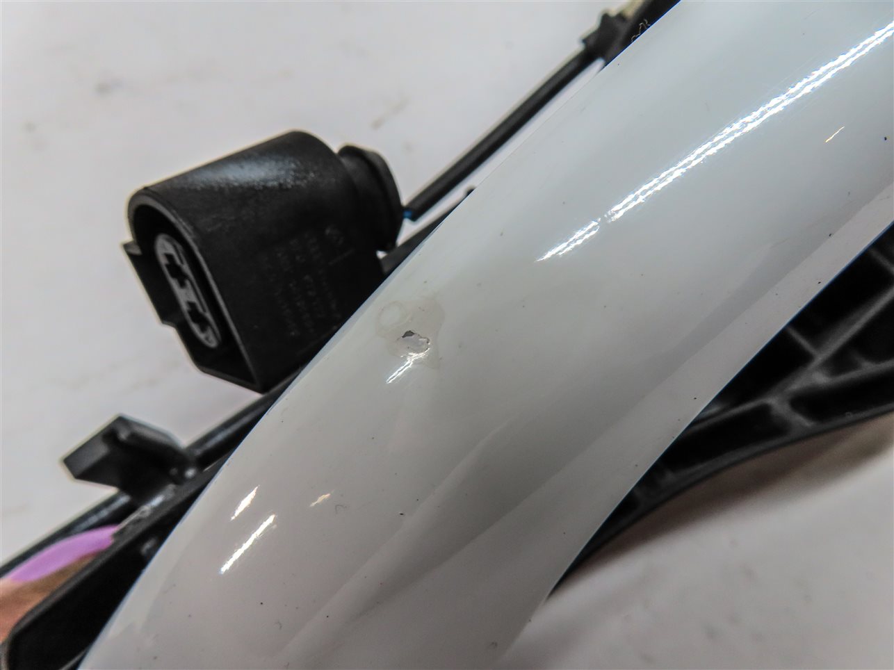 Thumbnail 6: 2015-2019 PORSCHE MACAN (95B) REAR RIGHT EXTERIOR DOOR HANDLE (White)