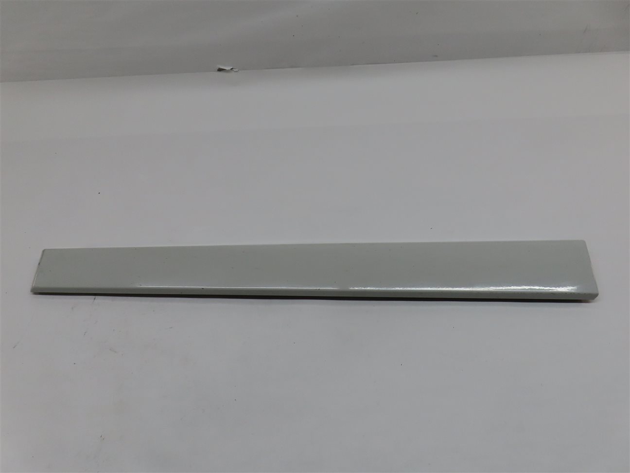 Thumbnail 2: 11-18 BMW X3 X4 F25 F26 FRONT RIGHT LOWER DOOR MOULDING TRIM (w/ M PKG) (White)