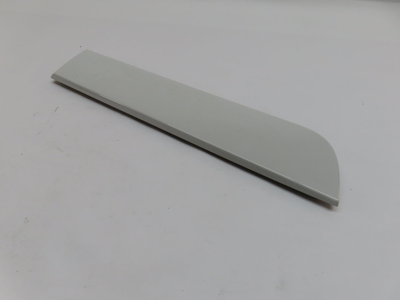 11-18 BMW X3 X4 (F25 F26) REAR RIGHT LOWER DOOR MOULDING TRIM (w/ M PKG) (White)