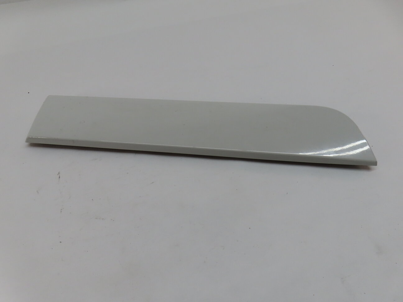 Thumbnail 2: 11-18 BMW X3 X4 (F25 F26) REAR RIGHT LOWER DOOR MOULDING TRIM (w/ M PKG) (White)