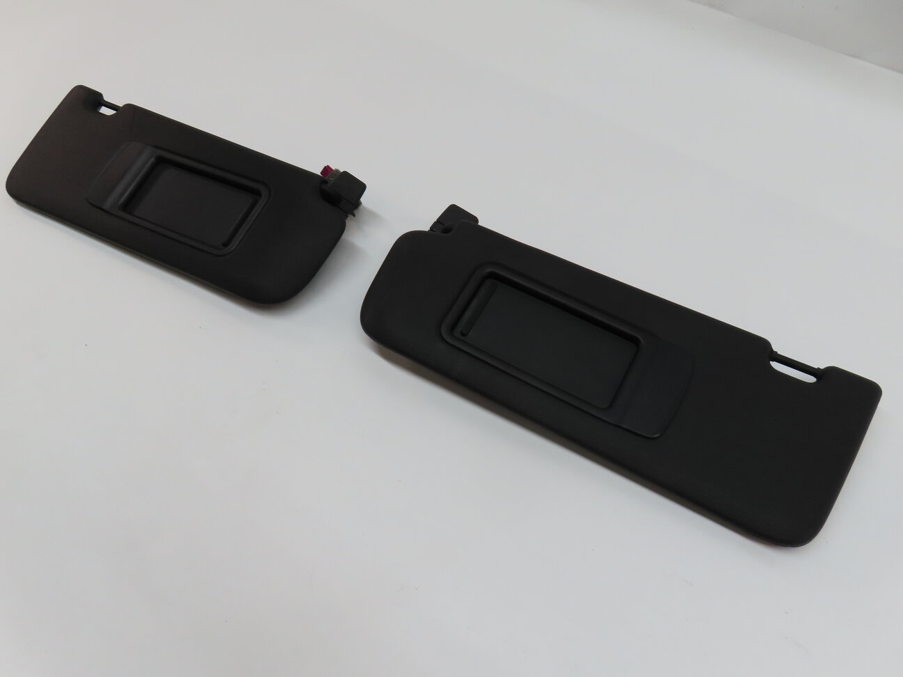 Thumbnail 3: 2011-2018 BMW X3 X4 (F25 F26) FRONT LEFT & RIGHT SUNVISOR SHADE SET (Black)