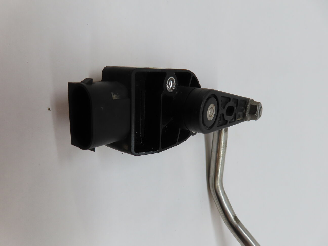 Thumbnail 3: 2014 BMW X3 (F25) FRONT LEFT DRIVER SUSPENSION HEIGHT LEVEL SENSOR MODULE