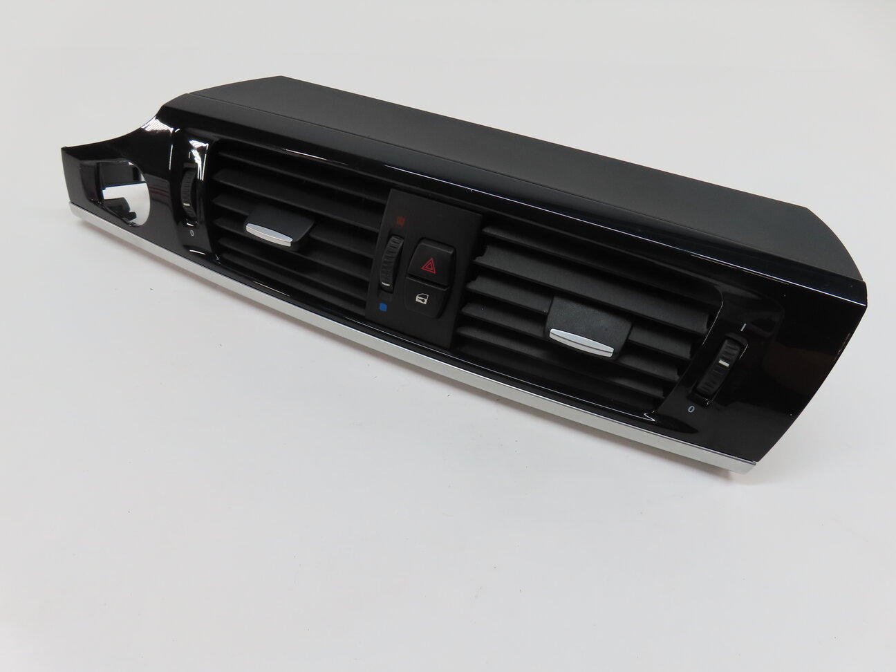 14 BMW X3 (F25) FRONT CENTER DASH HAZARD CENTRAL LOCK HEAT AIR AC HVAC DUAL VENT