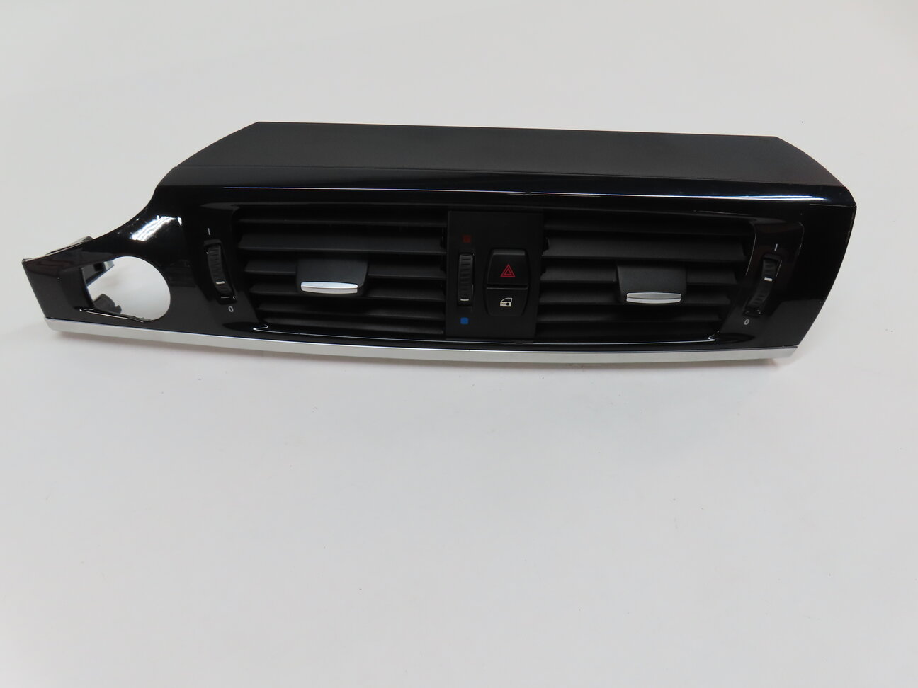 Thumbnail 2: 14 BMW X3 (F25) FRONT CENTER DASH HAZARD CENTRAL LOCK HEAT AIR AC HVAC DUAL VENT