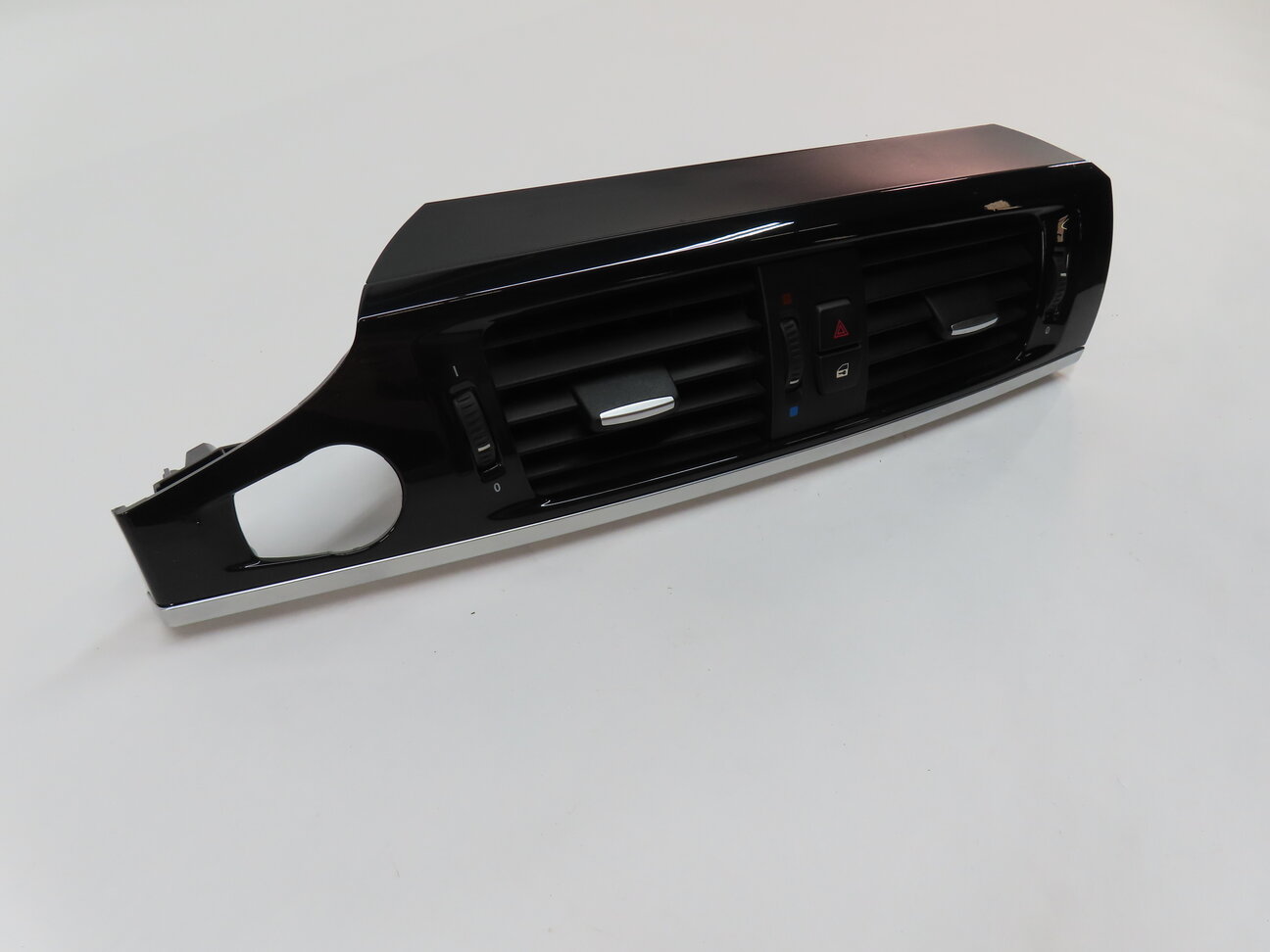 Thumbnail 3: 14 BMW X3 (F25) FRONT CENTER DASH HAZARD CENTRAL LOCK HEAT AIR AC HVAC DUAL VENT