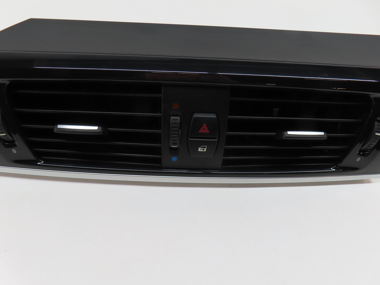 Thumbnail 4: 14 BMW X3 (F25) FRONT CENTER DASH HAZARD CENTRAL LOCK HEAT AIR AC HVAC DUAL VENT
