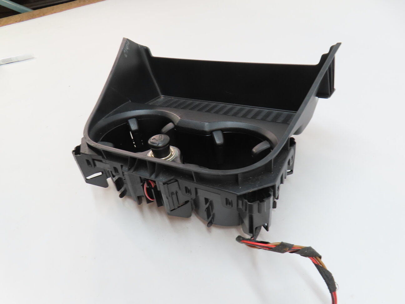 Thumbnail 3: 2014 BMW X3 (F25) FRONT CENTER CONSOLE CUPHOLDER 12V SOCKET COMPARTMENT TRAY