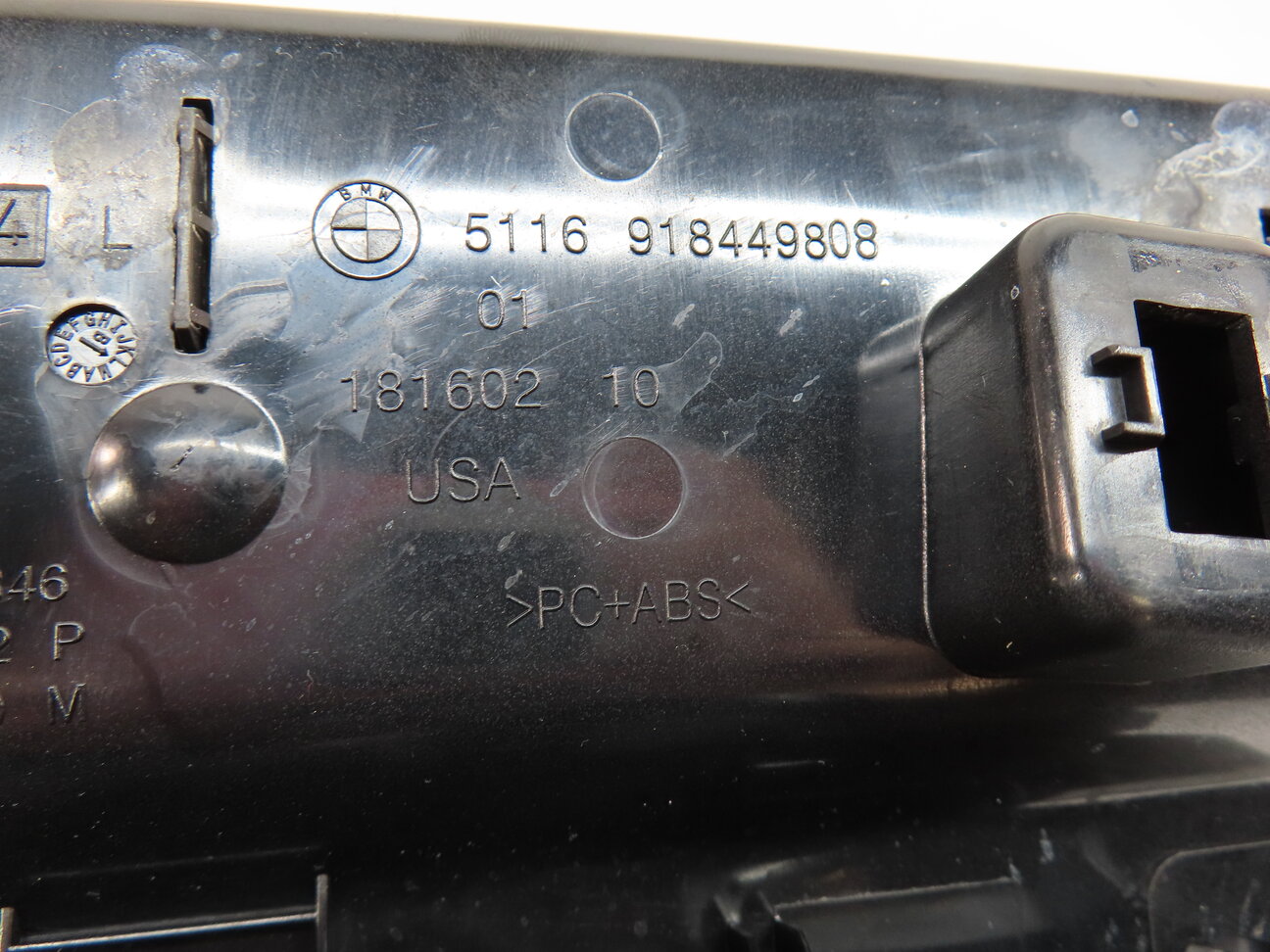 Thumbnail 8: 2014 BMW X3 (F25) FRONT CENTER CONSOLE CUPHOLDER 12V SOCKET COMPARTMENT TRAY