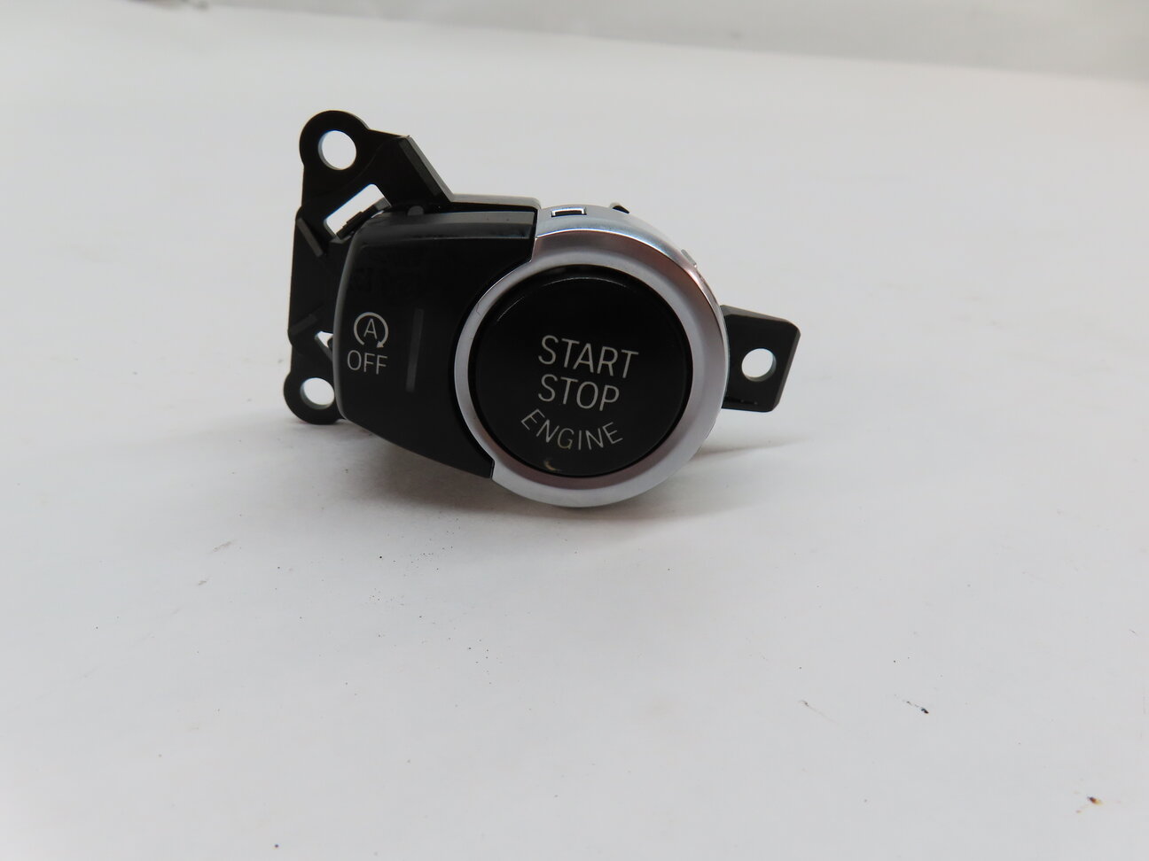 Thumbnail 2: 2011-2018 BMW X3 X4 (F25 F26) IGNITION SWITCH ENGINE START STOP SWITCH BUTTON