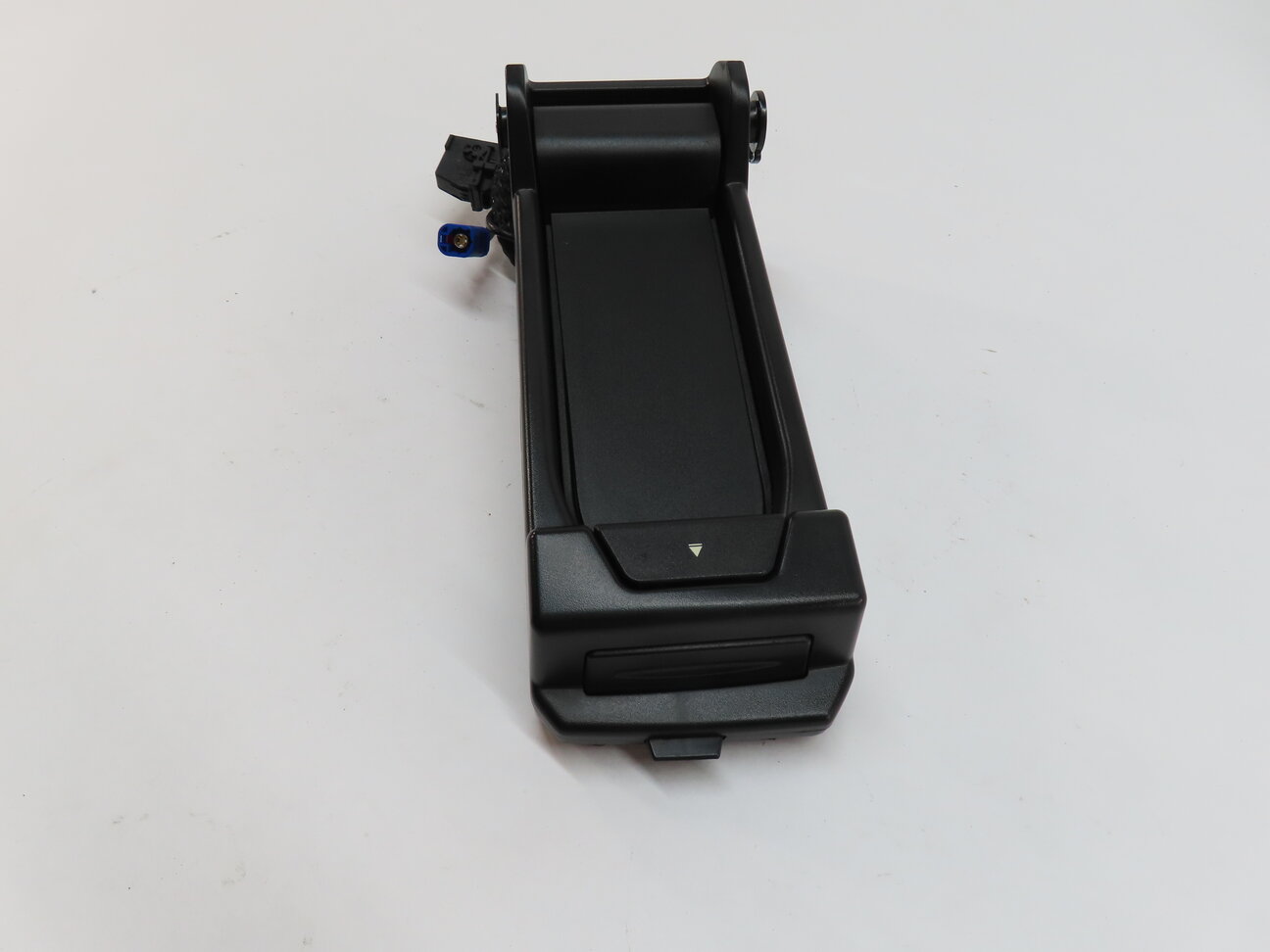 Thumbnail 2: 2014 BMW X3 (F25) FRONT CENTER CONSOLE MOUNT SNAP IN CELL PHONE CRADLE DOCK