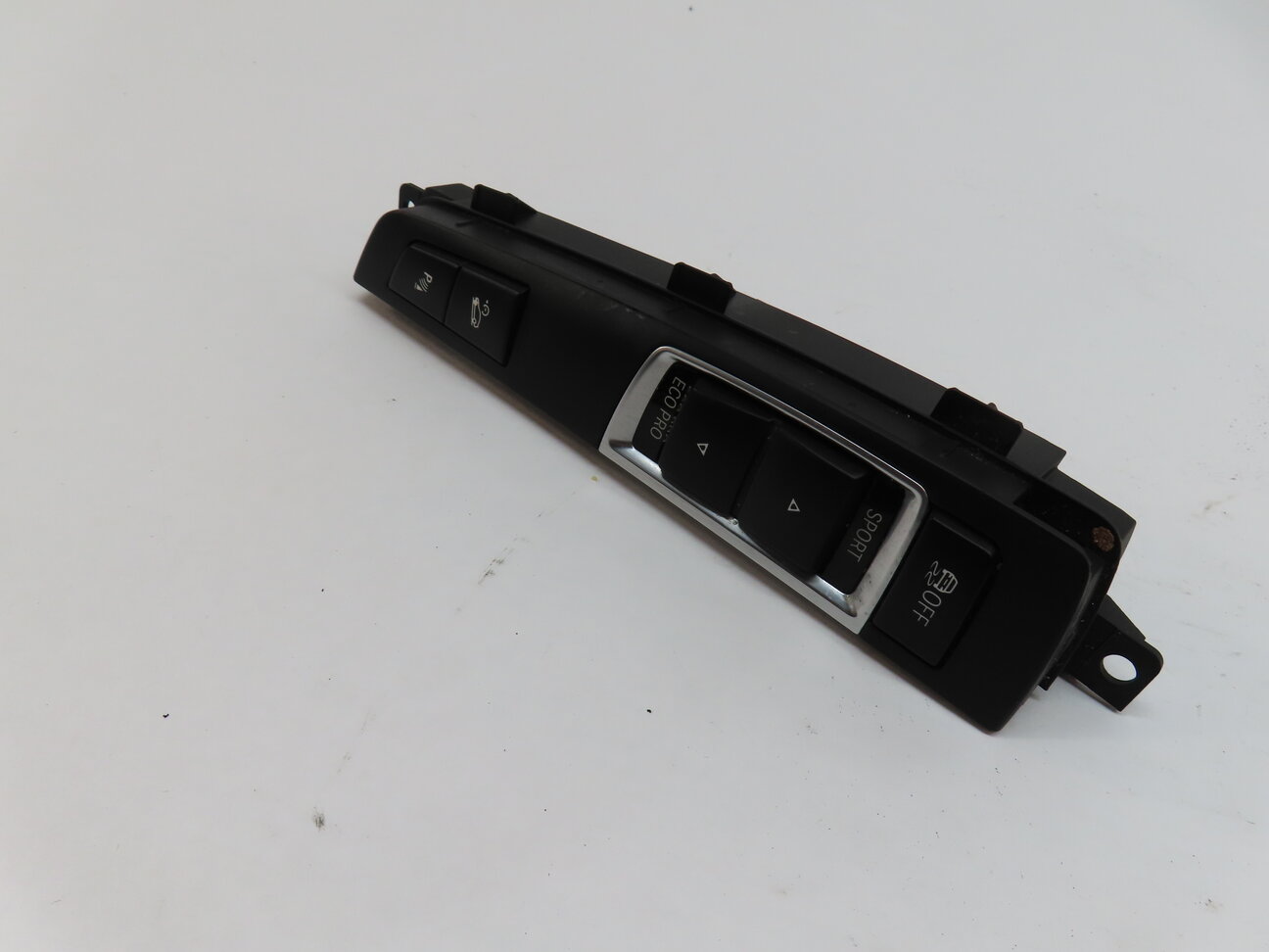 Thumbnail 3: 2014 BMW X3 (F25) PARK ASSIST TRACTION CONTROL HILL DESCENT CONTROL SWITCH PANEL