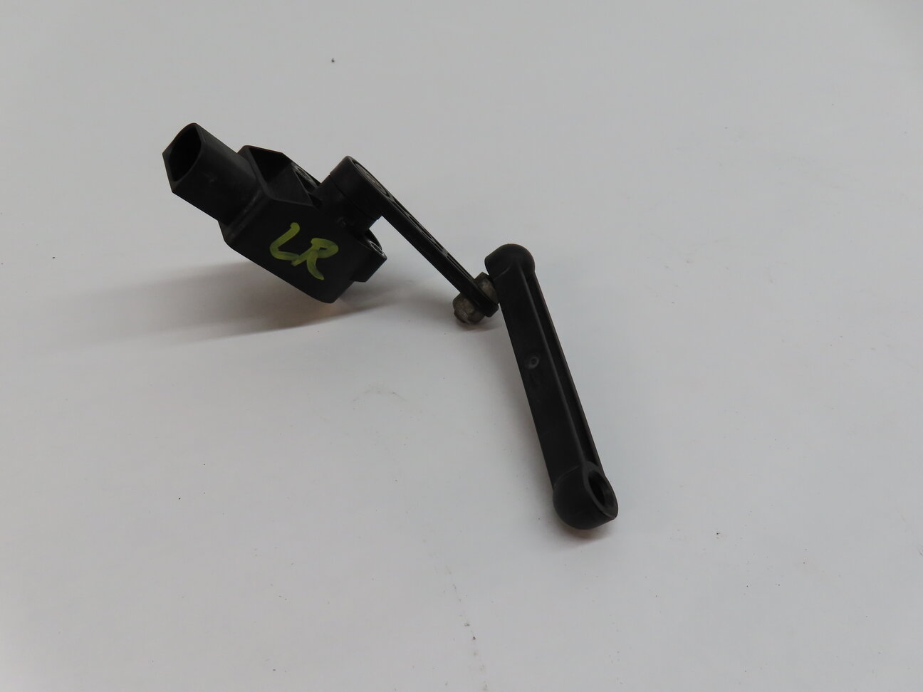 2014 BMW X3 (F25) REAR LEFT SUSPENSION VEHICLE HEIGHT LEVEL SENSOR MODULE